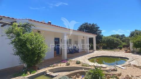 Espetacular quintinha térrea com piscina e lago ornamental –prox a lagoa, algarve