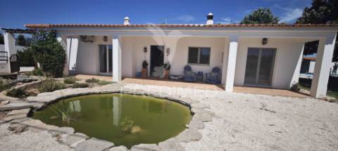 Espetacular quintinha térrea com piscina e lago ornamental –prox a lagoa, algarve