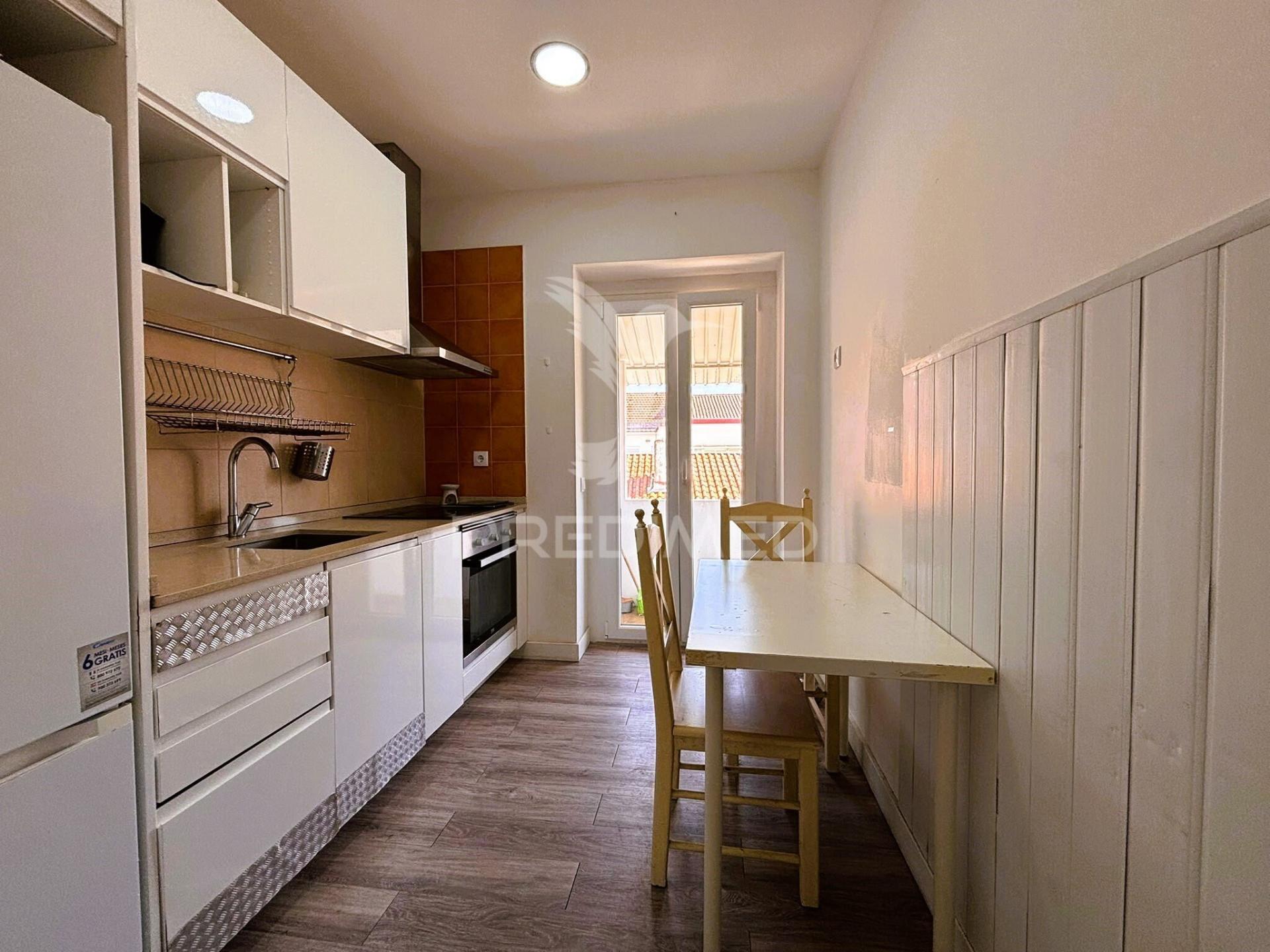 Apartamento t2+1 remodelado no largo do colégio militar – caldas da rainha