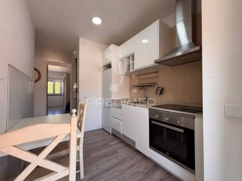 Apartamento t2+1 remodelado no largo do colégio militar – caldas da rainha