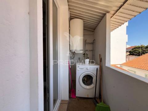 Apartamento t2+1 remodelado no largo do colégio militar – caldas da rainha