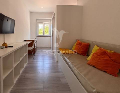 Apartamento t2+1 remodelado no largo do colégio militar – caldas da rainha