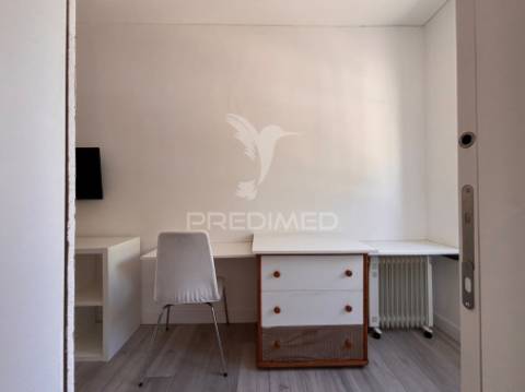 Apartamento t2+1 remodelado no largo do colégio militar – caldas da rainha