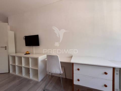 Apartamento t2+1 remodelado no largo do colégio militar – caldas da rainha