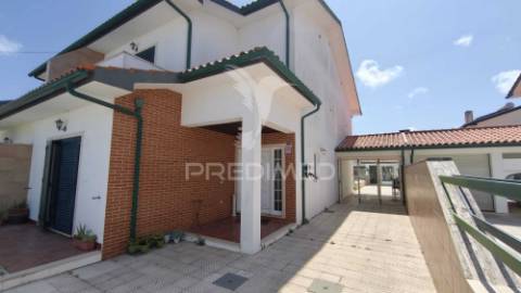 Moradia t4 com piscina na gafanha da nazare