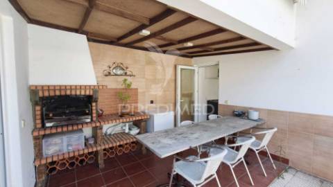 Moradia t4 com piscina na gafanha da nazare