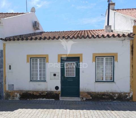 Moradia t2 na igrejinha com quintal