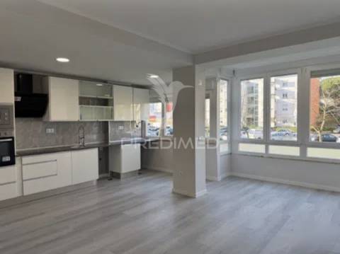 Apartamento t2 em oeiras – com varanda, arrecadação e excelente localização!