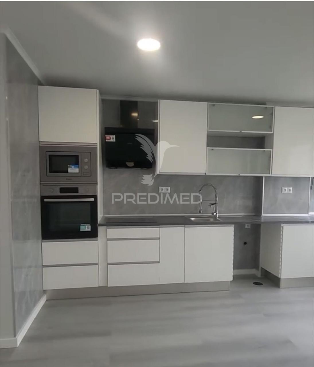Apartamento t2 em oeiras – com varanda, arrecadação e excelente localização!