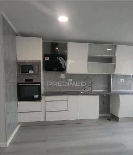 Apartamento t2 em oeiras – com varanda, arrecadação e excelente localização!