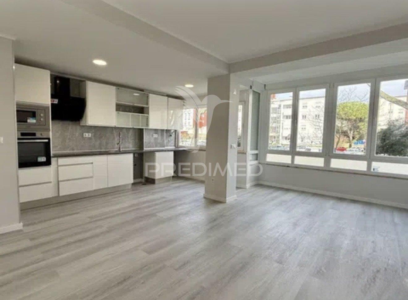 Apartamento t2 em oeiras – com varanda, arrecadação e excelente localização!