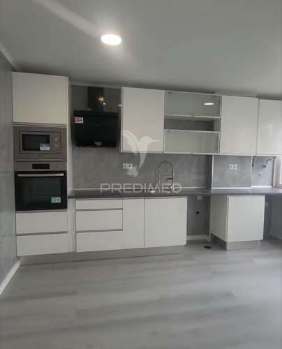 Apartamento t2 em oeiras – com varanda, arrecadação e excelente localização!