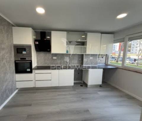Apartamento t2 em oeiras – com varanda, arrecadação e excelente localização!