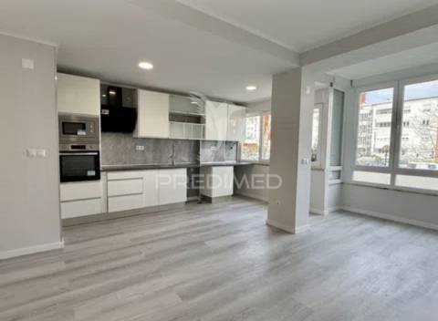 Apartamento t2 em oeiras – com varanda, arrecadação e excelente localização!