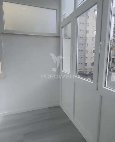 Apartamento t2 em oeiras – com varanda, arrecadação e excelente localização!