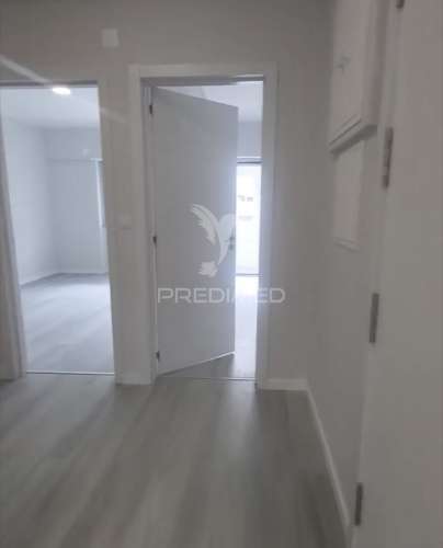 Apartamento t2 em oeiras – com varanda, arrecadação e excelente localização!