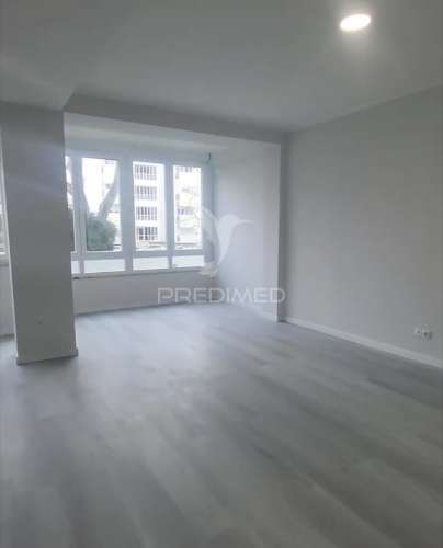 Apartamento t2 em oeiras – com varanda, arrecadação e excelente localização!