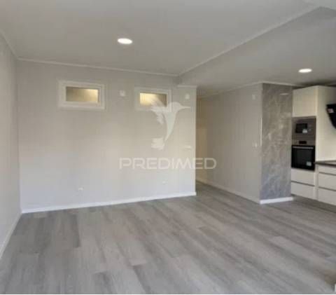Apartamento t2 em oeiras – com varanda, arrecadação e excelente localização!