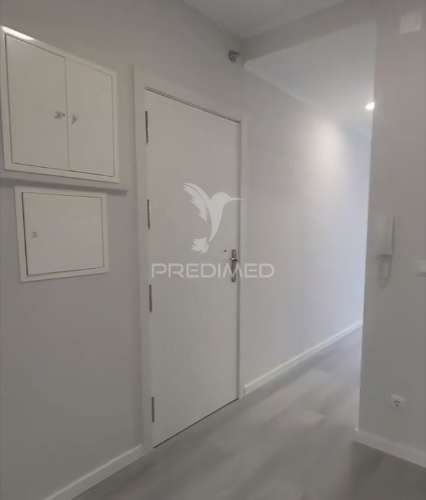 Apartamento t2 em oeiras – com varanda, arrecadação e excelente localização!
