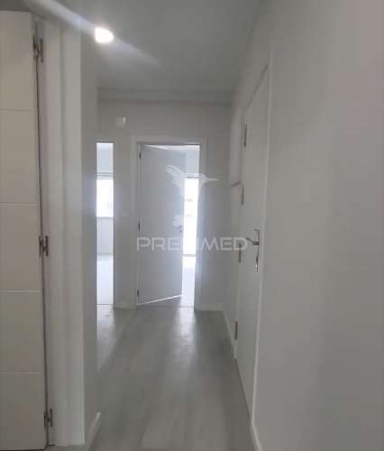 Apartamento t2 em oeiras – com varanda, arrecadação e excelente localização!