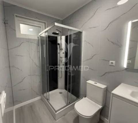 Apartamento t2 em oeiras – com varanda, arrecadação e excelente localização!