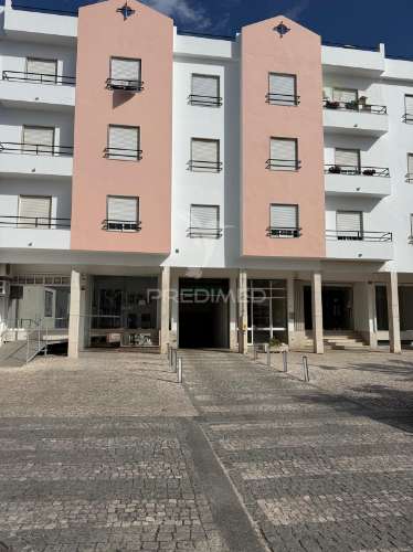 Oportunidade única no centro de almeirim - duas casas num só investimento!
