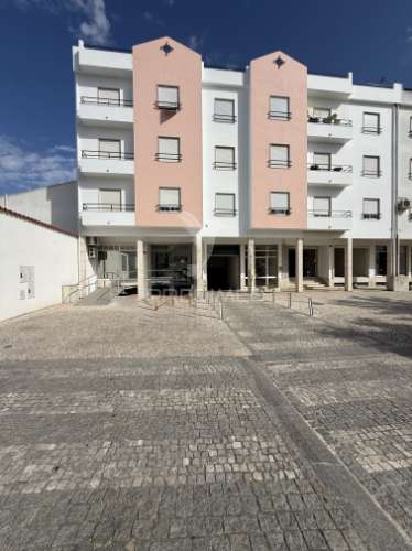 Oportunidade única no centro de almeirim - duas casas num só investimento!