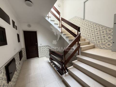 Oportunidade única no centro de almeirim - duas casas num só investimento!
