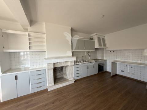 Oportunidade única no centro de almeirim - duas casas num só investimento!