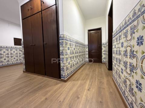 Oportunidade única no centro de almeirim - duas casas num só investimento!