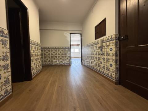 Oportunidade única no centro de almeirim - duas casas num só investimento!