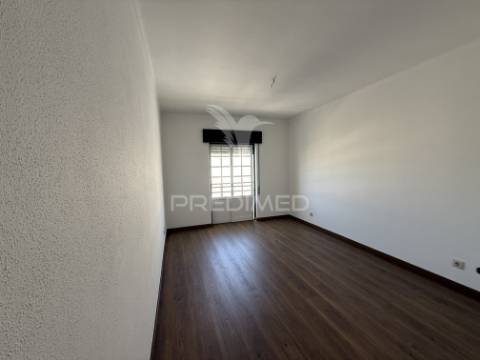 Oportunidade única no centro de almeirim - duas casas num só investimento!