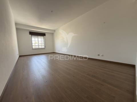 Oportunidade única no centro de almeirim - duas casas num só investimento!