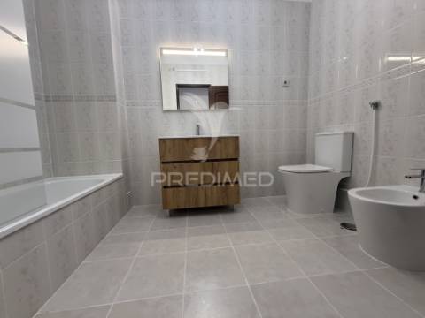 Oportunidade única no centro de almeirim - duas casas num só investimento!