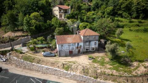 Moradia para restauro gerês
