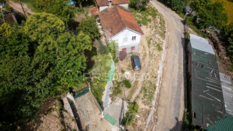 Moradia para restauro gerês