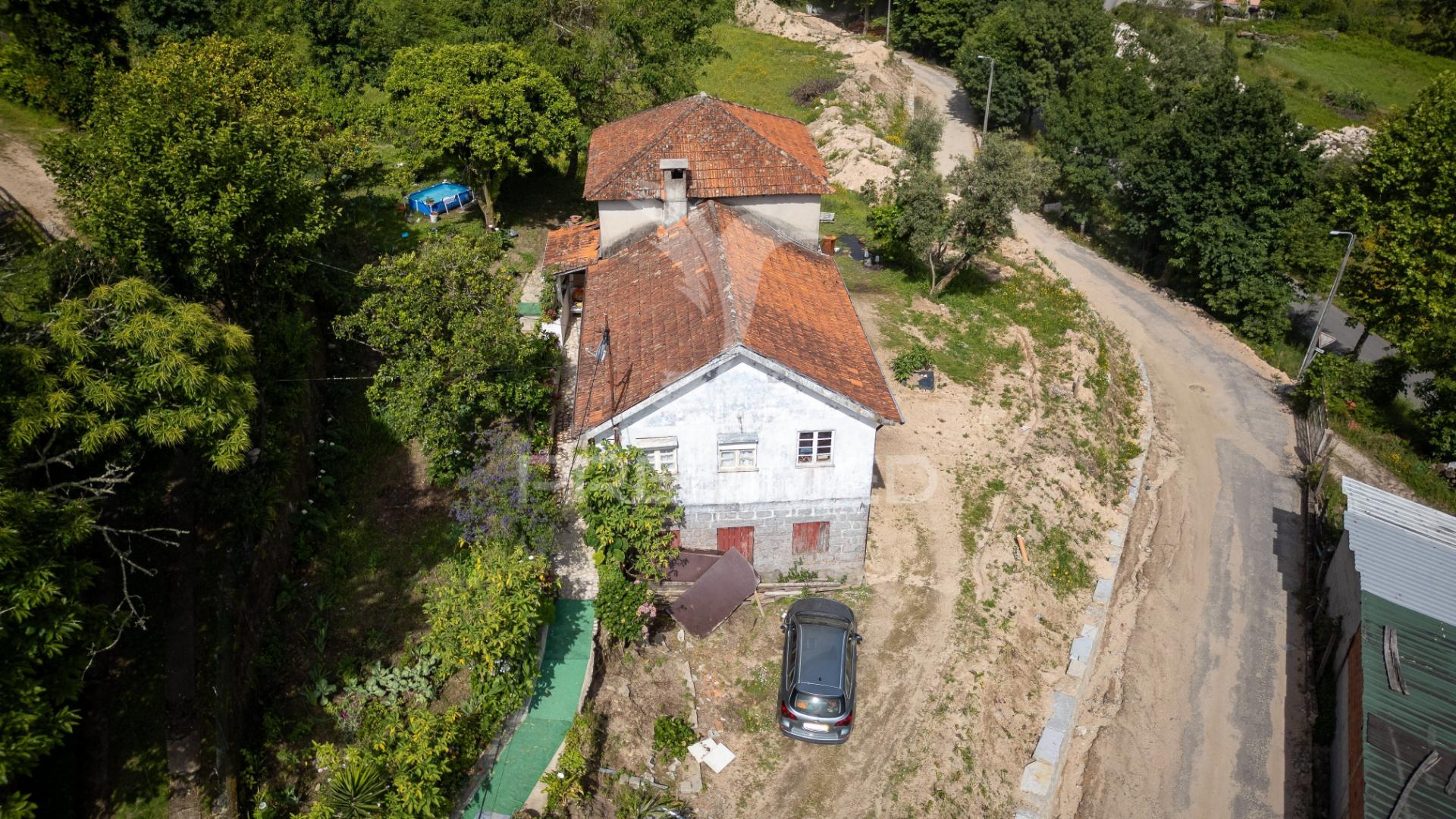Moradia para restauro gerês