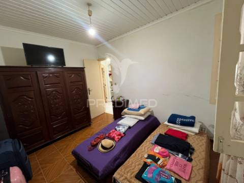Moradia t2 na estrada 25 de abril – a poucos minutos do centro da praia da vitória