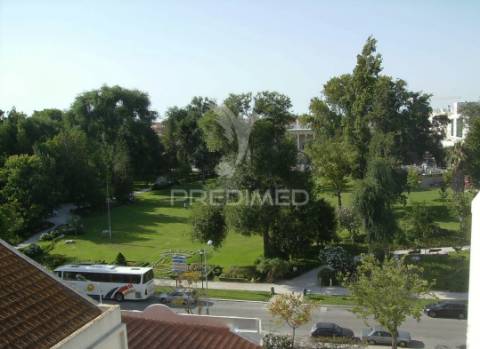 Apartamento t4 transformado em t2 | montijo
