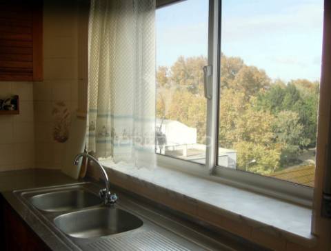 Apartamento t4 transformado em t2 | montijo