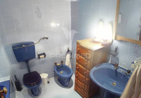 Apartamento t4 transformado em t2 | montijo