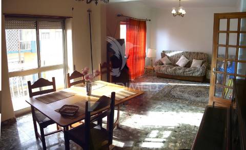 Apartamento t4 transformado em t2 | montijo