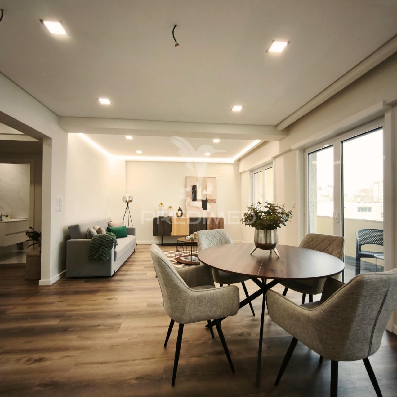 Apartamento t3 remodelado -benfica