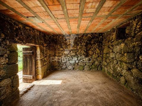 Quintinha em gomide – vila verde | moradia em pedra para restauro com 5.000 m²