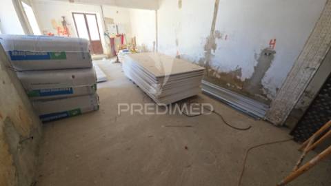 Moradia renovada t2 com terreno de 725 m² – são marcos da serra