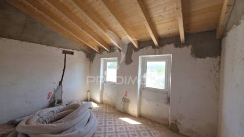 Moradia renovada t2 com terreno de 725 m² – são marcos da serra