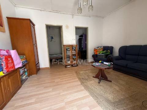 Moradia t2 para restaurar espinheiro / alcanena