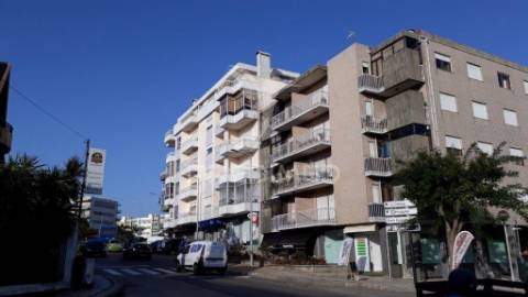 Arrendamento de t3 na rua ferreira de castro, 76