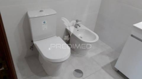 Arrendamento de t3 na rua ferreira de castro, 76