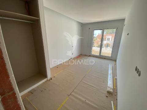 Moradia independente t4 aroeira